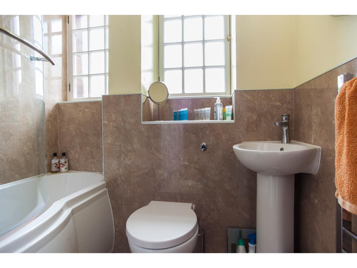Historic Dean Village Treasure, Sleeps 4 Edinburgh Exterior photo